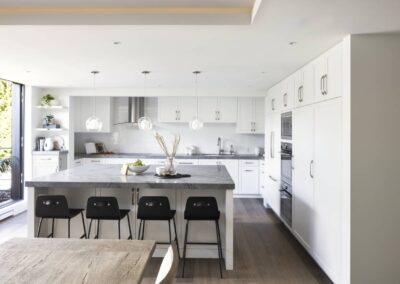 How to Choose Between Custom & Prefabricated Kitchen Cabinets For Your Renovation